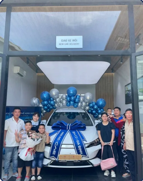 Bàn giao xe BYD M6 – Gia đình anh Phạm Thế Anh Minh